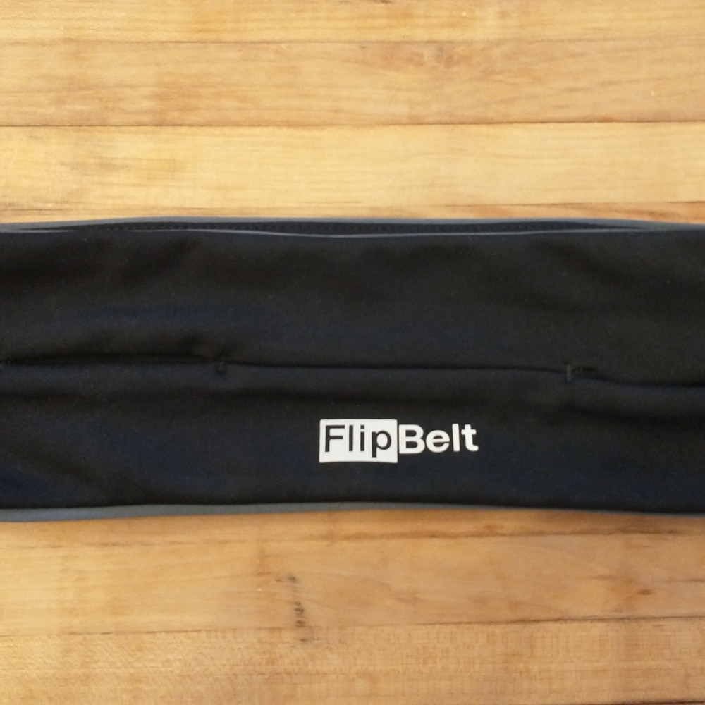 NWOT black classic FlipBelt athletic belt sz small
